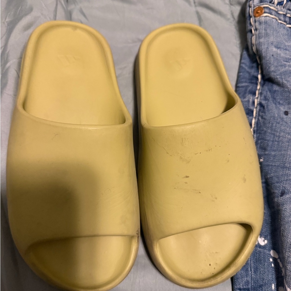 Yeezy Slides Olive